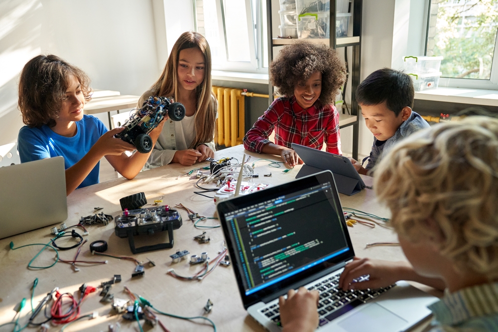 Diverse,School,Children,Students,Build,Robotic,Cars,Using,Computers,And